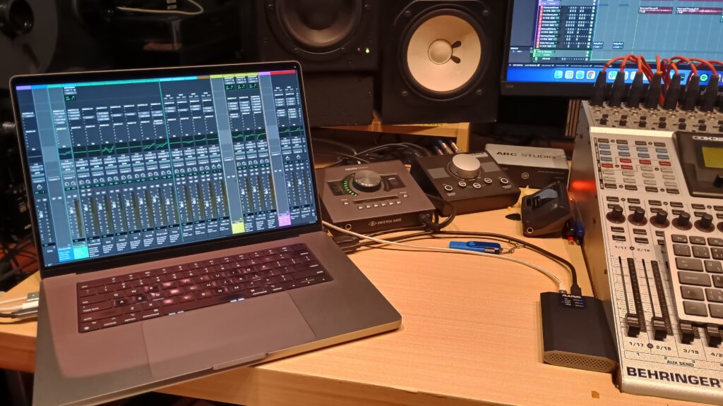 Počítač pro domácí nahrávání MacBook Pro